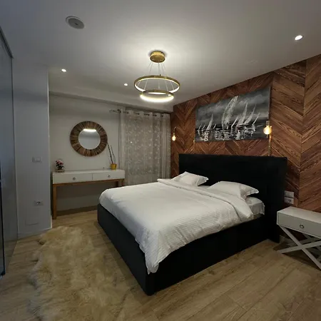 Deluxe Apartament Boulevard * Tirana